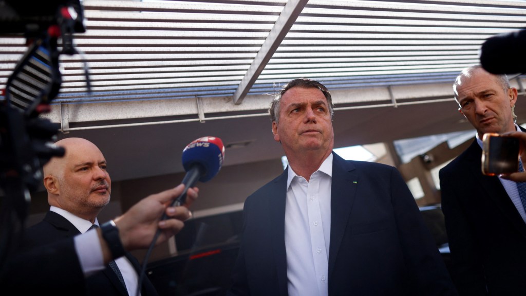 Bolsonaro será internado nesta segunda-feira para novas&nbsp;cirurgias