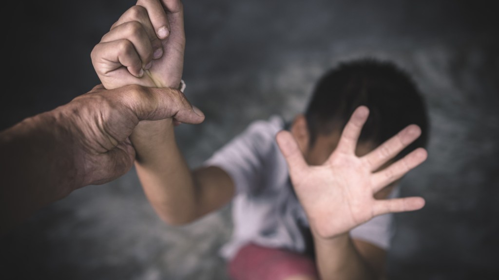 Garoto de 5 anos tem órgão genital decepado pelo padrasto em&nbsp;Canindé