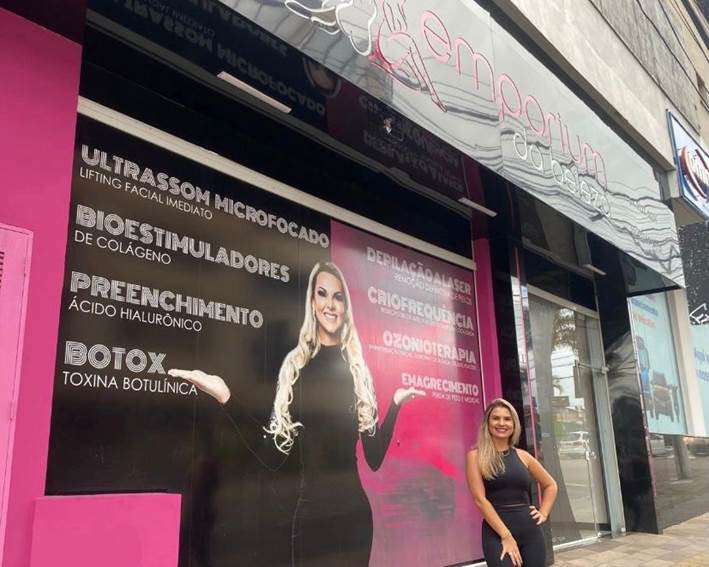Ela vendeu a casa e foi morar no apartamento da sogra para investir em franquia de estética; hoje fatura R$ 1 mi