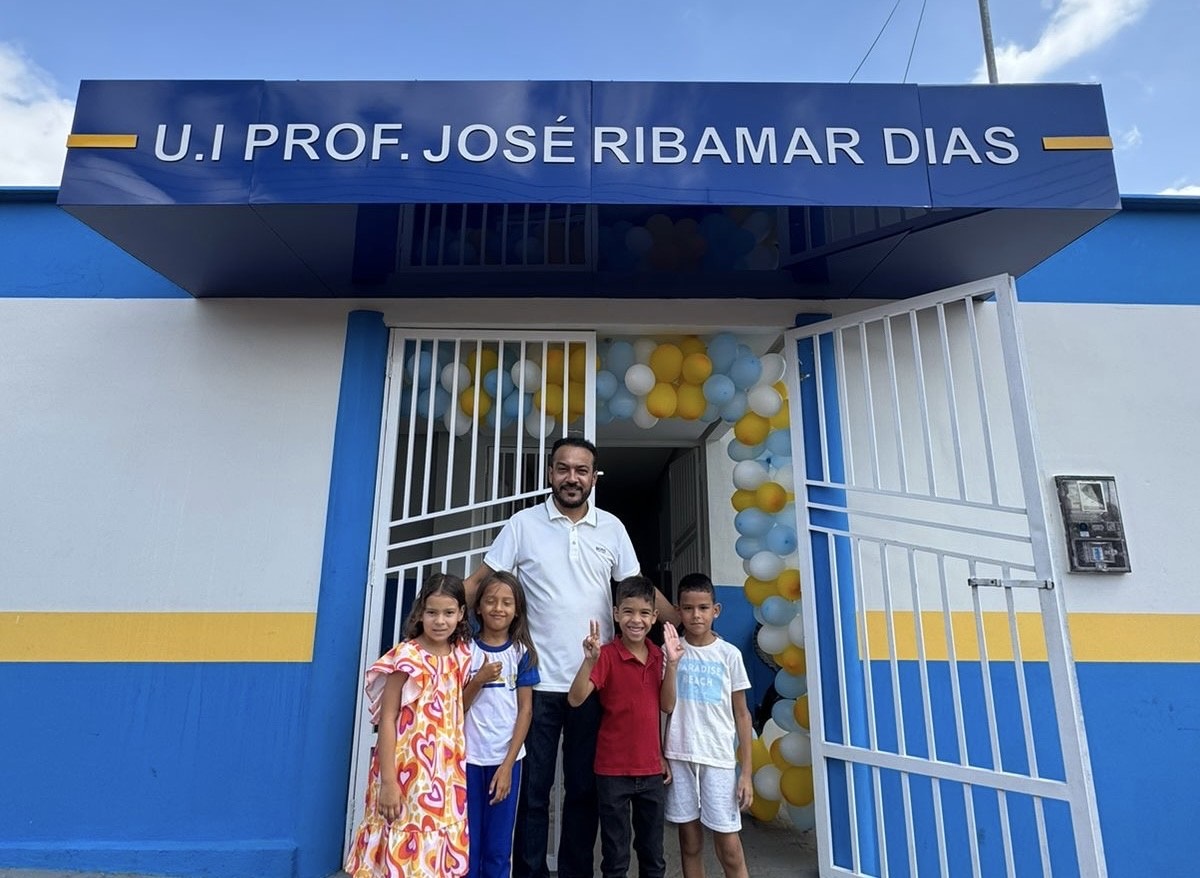 Em Poção de Pedras, Junior Cascaria acompanha entrega de escola na Vila Borges