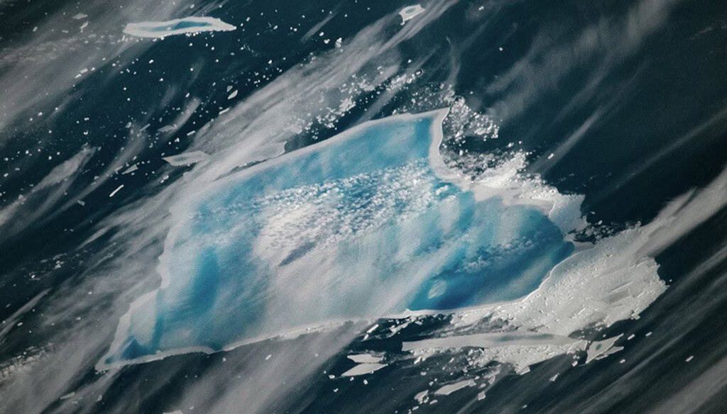 Foto mostra o maior iceberg do mundo prestes a colapsar