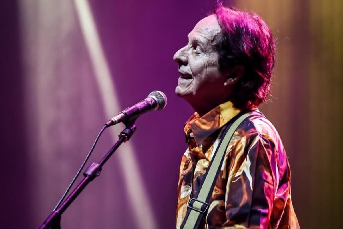 Beto Guedes emociona com tributo a Lô Borges em estreia no Rio