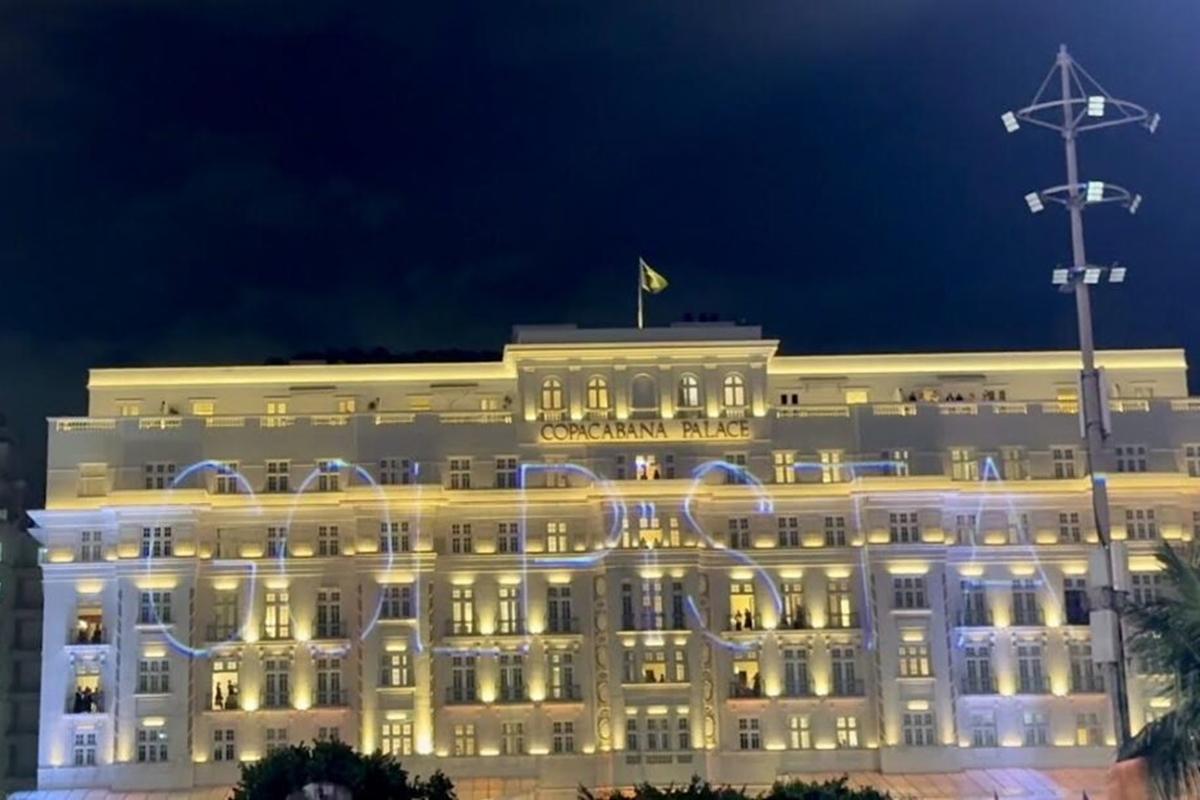 RJ: fachada de hotel onde Shakira se hospeda é alvo de manifestantes