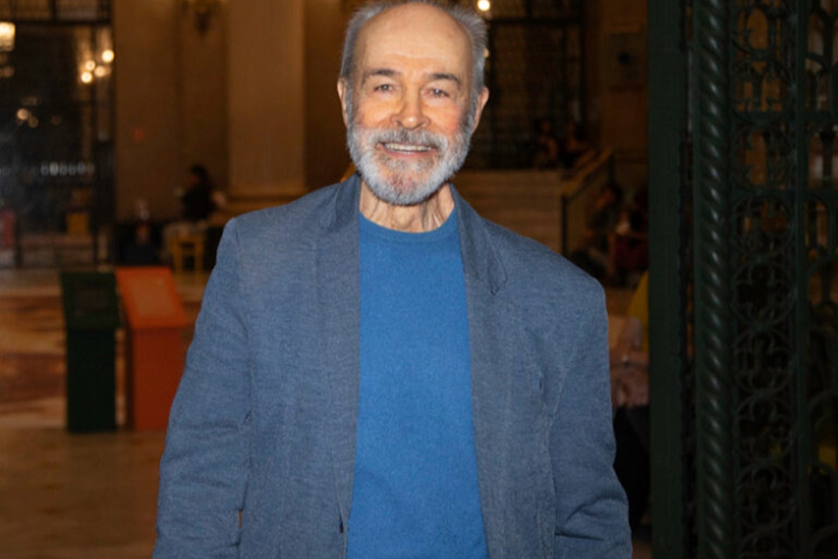Aos 79 anos, ator Osmar Prado prepara volta aos palcos